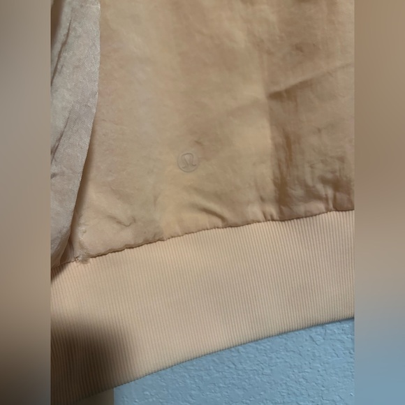 Lululemon peach colored reversible non stop bomber jacket - Picture 5 of 9